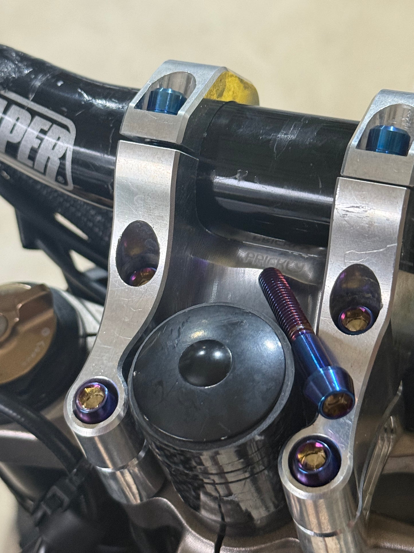 Direct Mount Riser bolts (bottom 4)